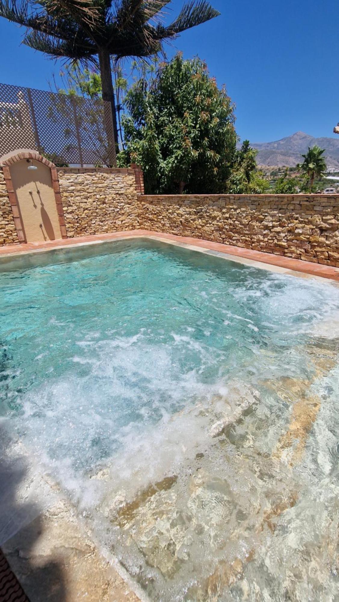 Villa Deluxe Nerja Silhouse Exteriör bild